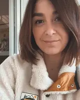 Muse aux Gants Noirs